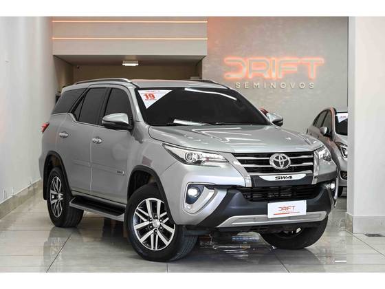 TOYOTA HILUX SW4 2.8 SRX 4X4 16V TURBO INTERCOOLER DIESEL 4P AUTOMÁTICO TOYOTA HILUX SW4 2.8 SRX 4X4 16V TURBO INTERCOOLER DIESEL 4P AUTOMÁTICO